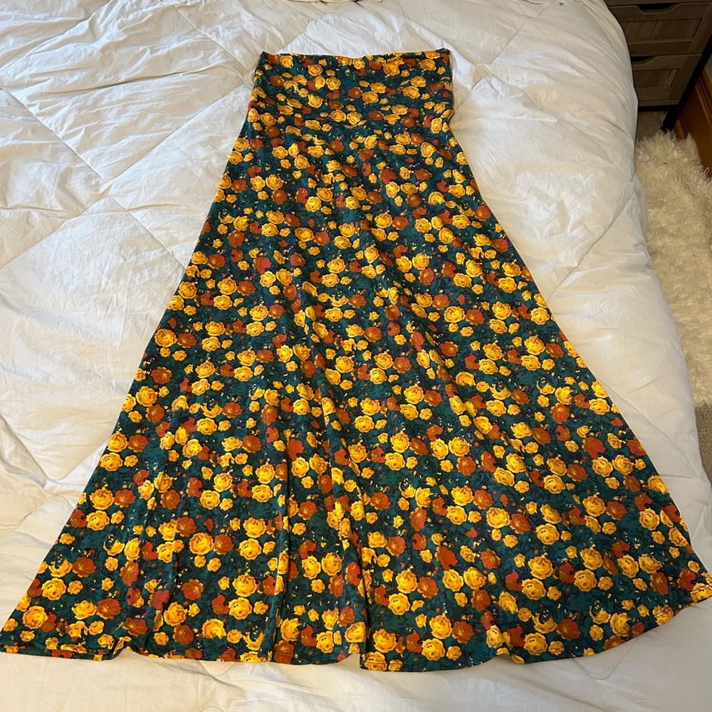 LuLaRoe size small floral maxi skirt. Like new condition.